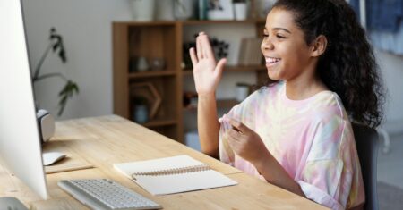 Filhos e trabalho em casa: Como implementar uma rotina que funcione para toda a família